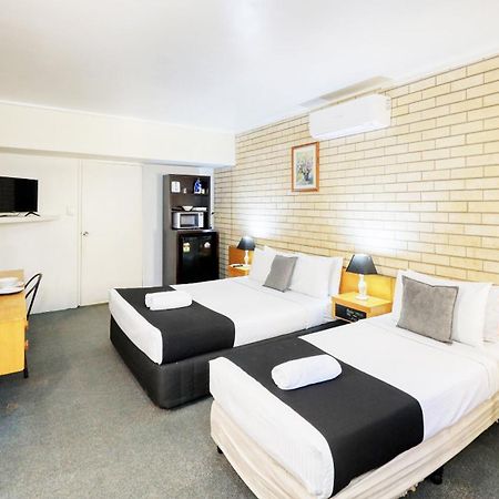Tropical Gateway Motor Inn Rockhampton Eksteriør bilde