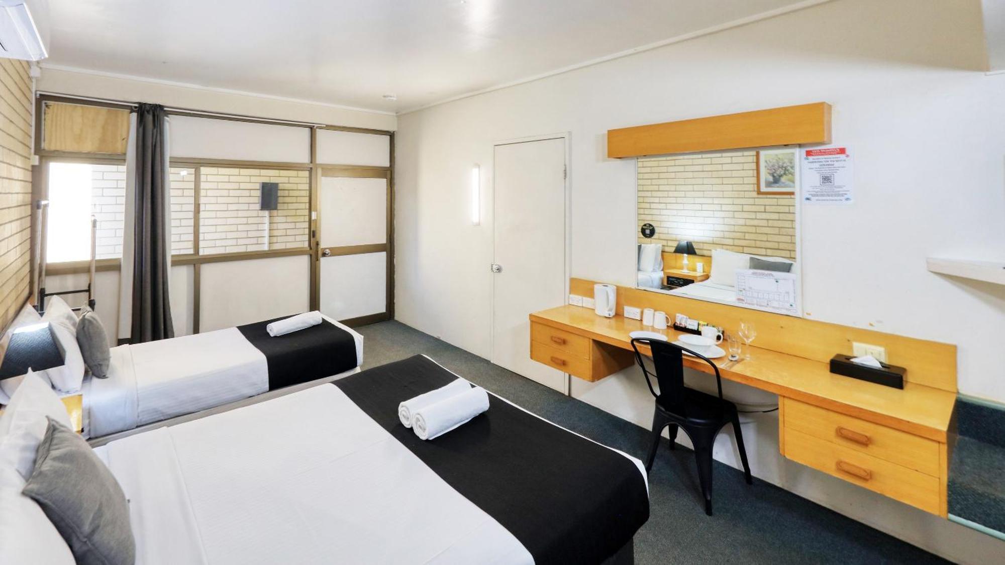 Tropical Gateway Motor Inn Rockhampton Eksteriør bilde