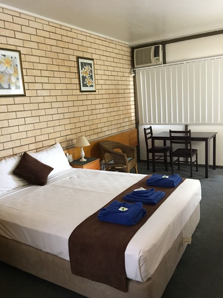 Tropical Gateway Motor Inn Rockhampton Eksteriør bilde