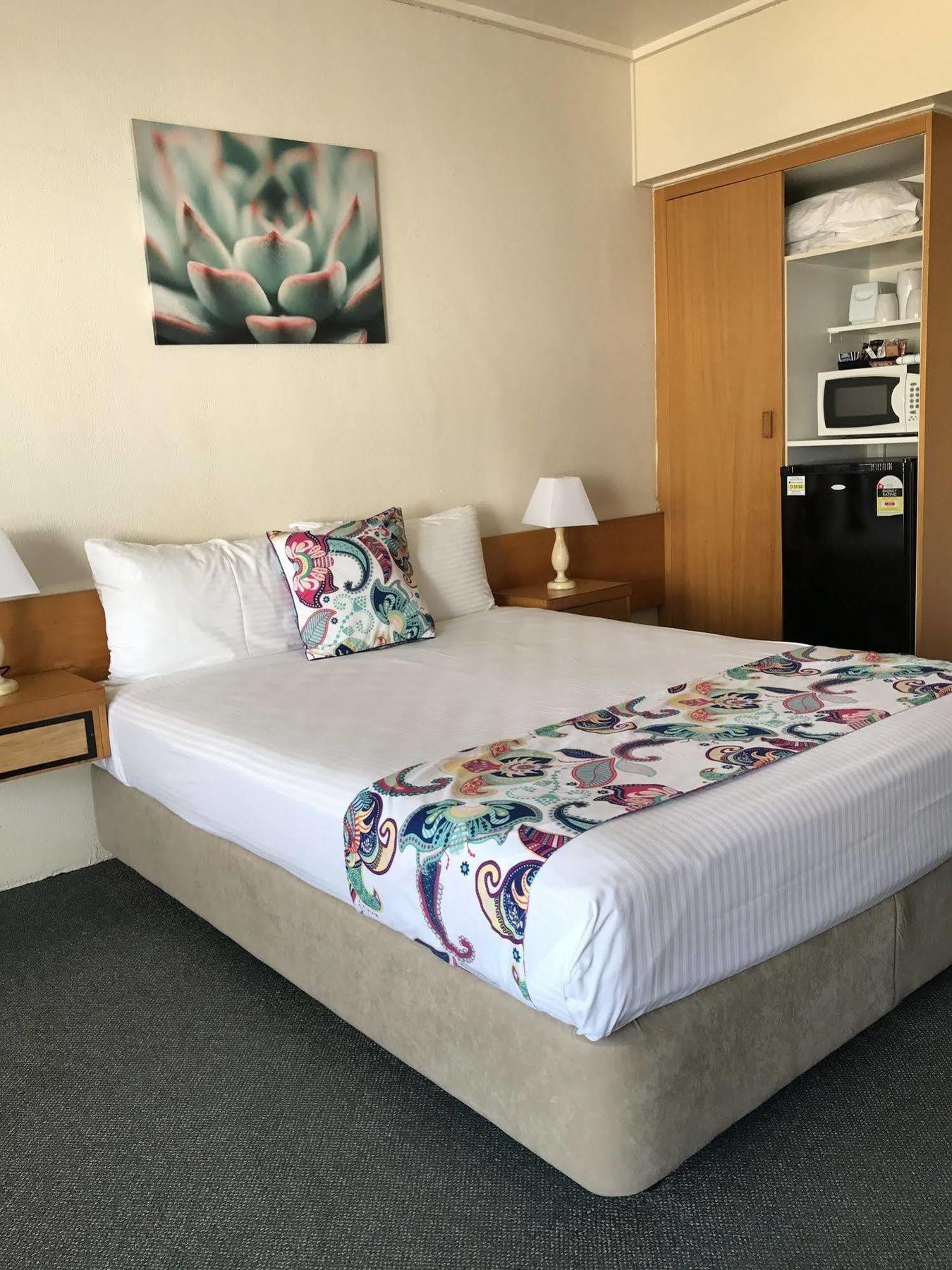 Tropical Gateway Motor Inn Rockhampton Eksteriør bilde
