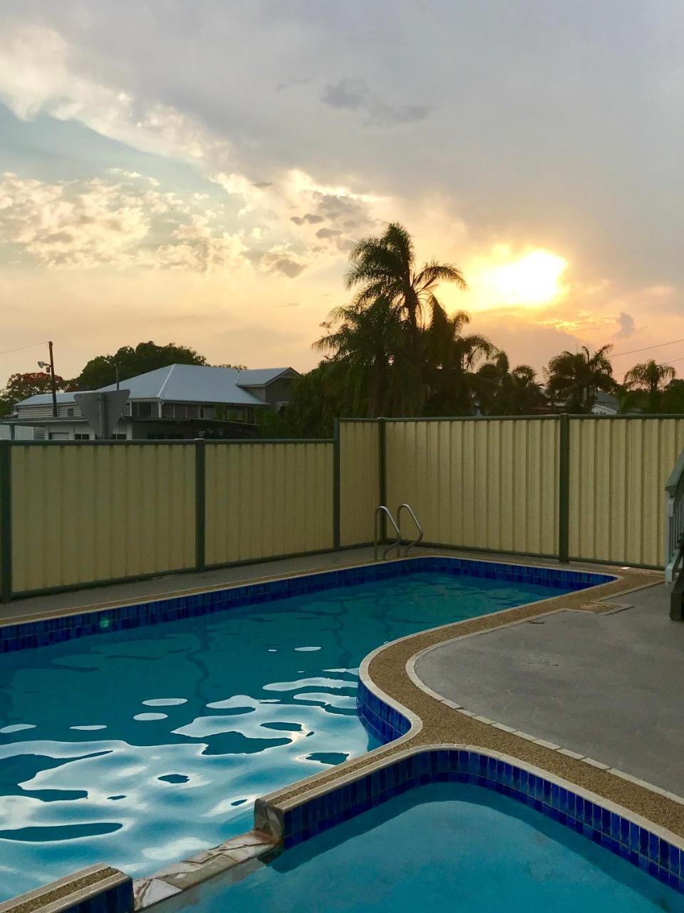 Tropical Gateway Motor Inn Rockhampton Eksteriør bilde